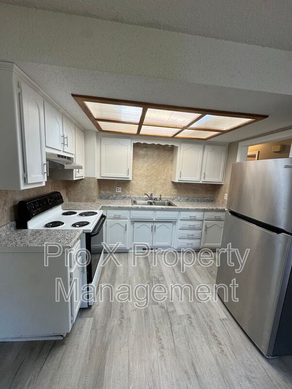 Building Photo - 459 W Grand St