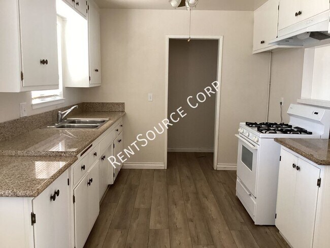Foto del edificio - 3 Bedroom, 2 Bath Home for Rent in Barstow