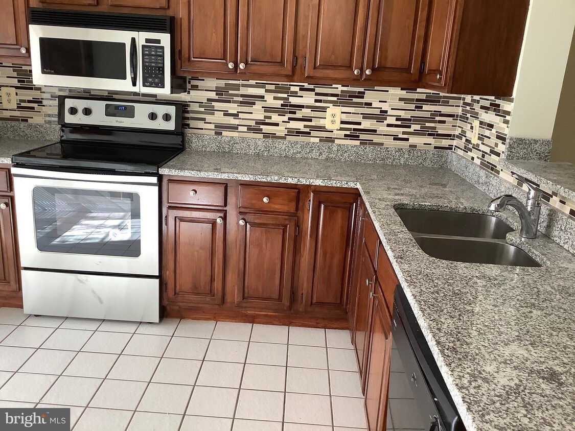 Foto principal - 9210 Oregold Ct