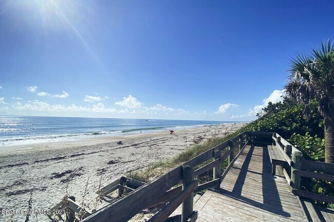 Foto del edificio - 810 Mimosa Pl