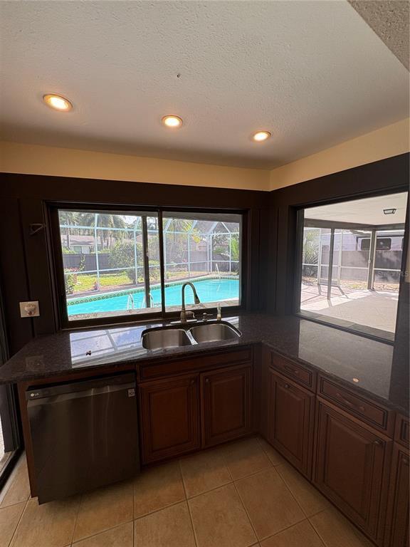 Foto del edificio - 14175 Feather Sound Dr