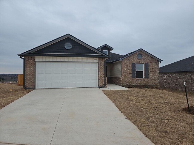 Foto del edificio - New 3 bedroom 2 bath home in Edmond schools