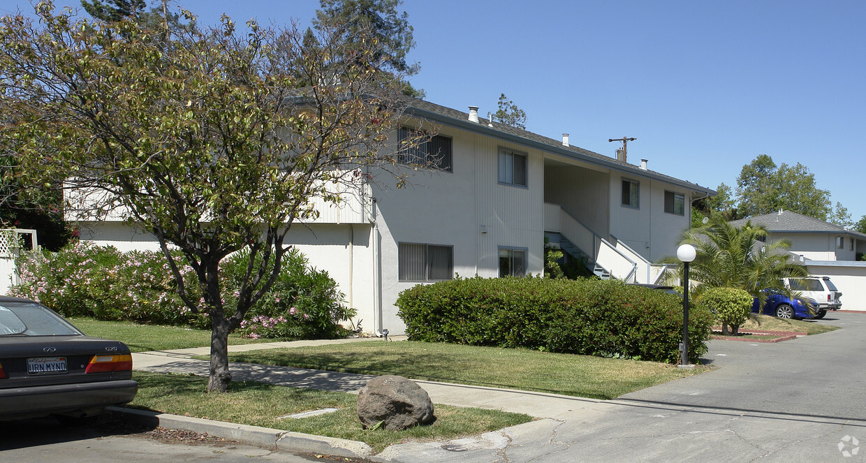 Primary Photo - Mendocino Apartments