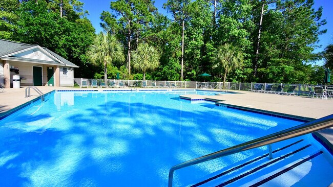 Foto del edificio - 562 Blue Stem Dr