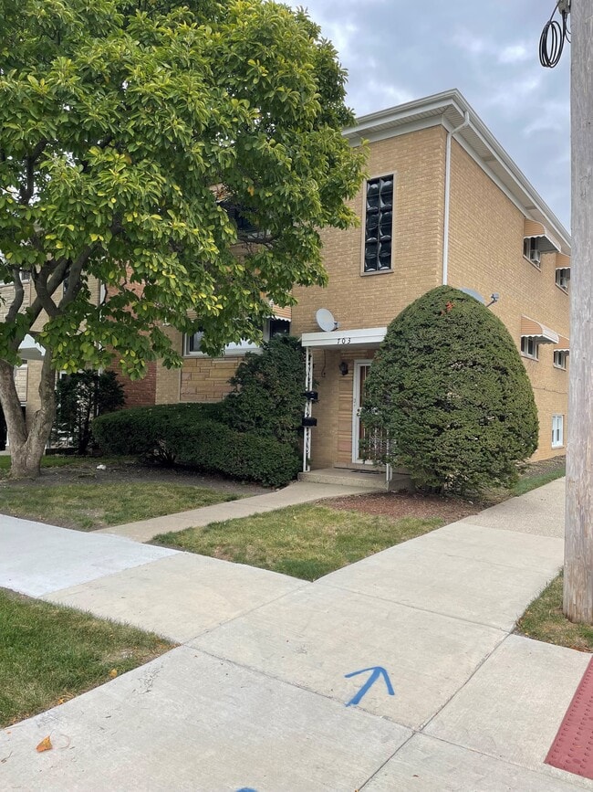Building Photo - 703 N 11th Ave
