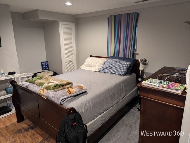 Foto del edificio - 1528 W Wellington Ave