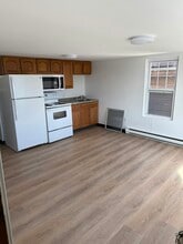 Building Photo - 222 Main St