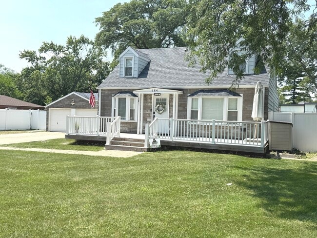 Building Photo - 684 Pfingsten Rd