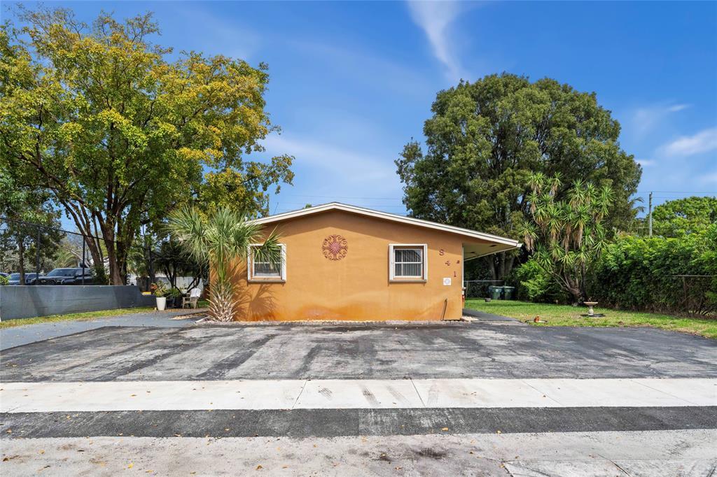Foto del edificio - 841 NW 39th St