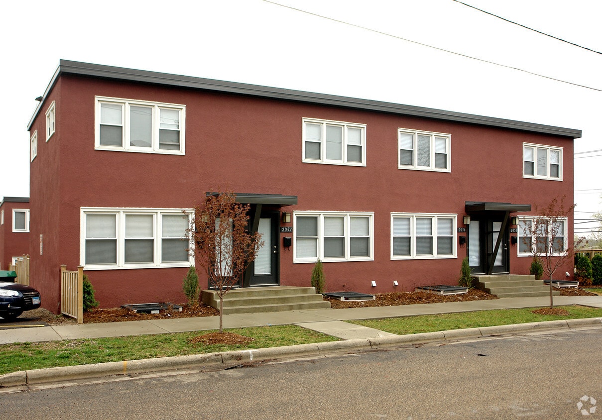 Primary Photo - 2052 Saunders Ave