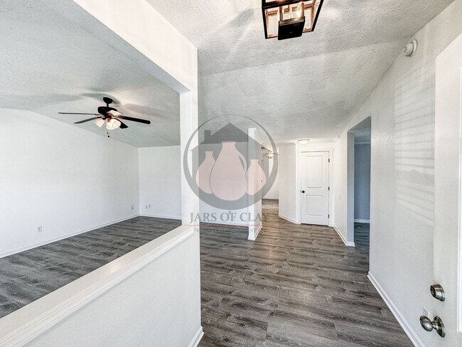 Building Photo - Available Now!!!Single Level House Ready t...