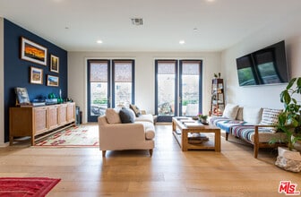 Building Photo - 4240 Laurel Canyon Blvd