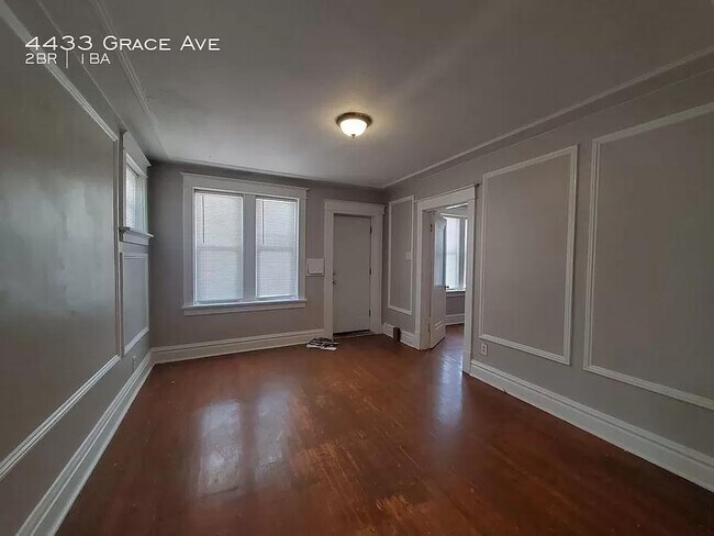 Foto del edificio - 4433 Grace Ave