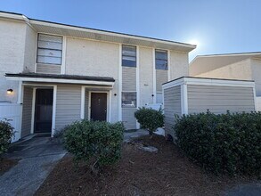 Building Photo - 727 S Main St