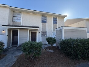 Building Photo - 727 S Main St