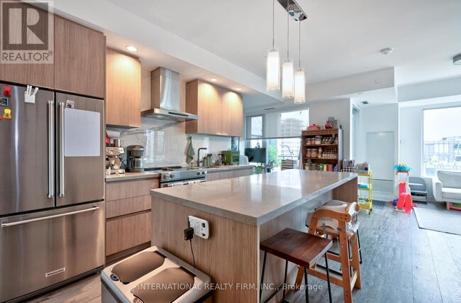 Photo du bâtiment - 425-425 Wellington St W