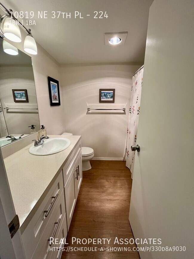 Building Photo - 1 Bedroom Condo in Bellevue
