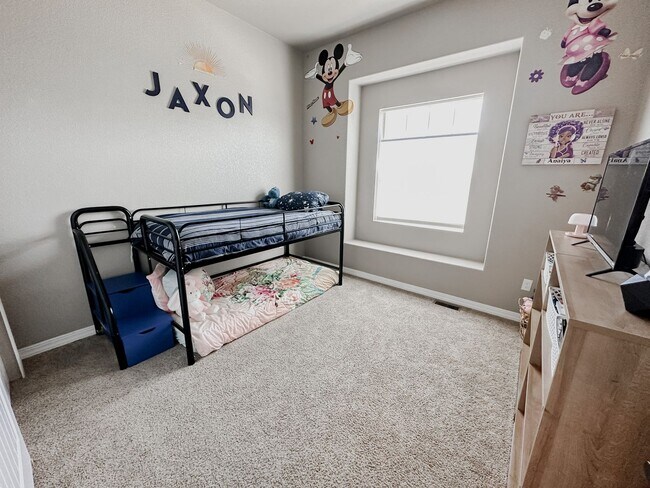 Building Photo - SPECTACULAR 5 BEDROOM, 4 BATH IN BANNING L...