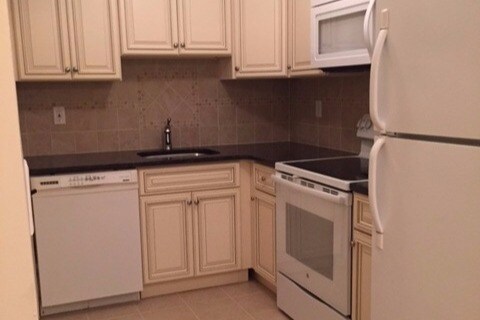 Primary Photo - 6220 Ridge Ave
