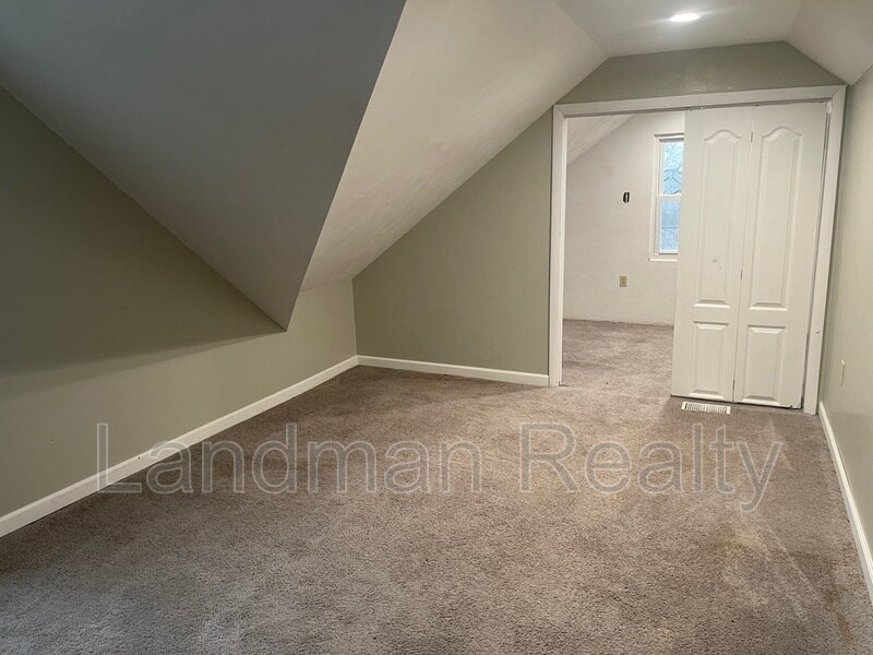 Photo - 323 Idlewood Road