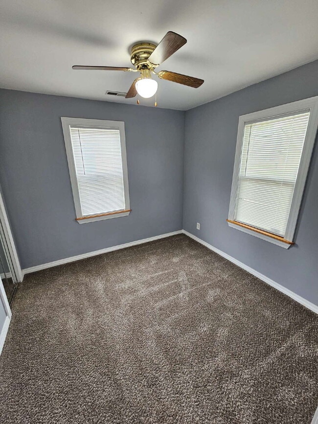 Building Photo - Beautifully Renovated 3-Bedroom, 1 Bathroom Ranch. Updated Kitchen w/ All Appliances, Large Maste...