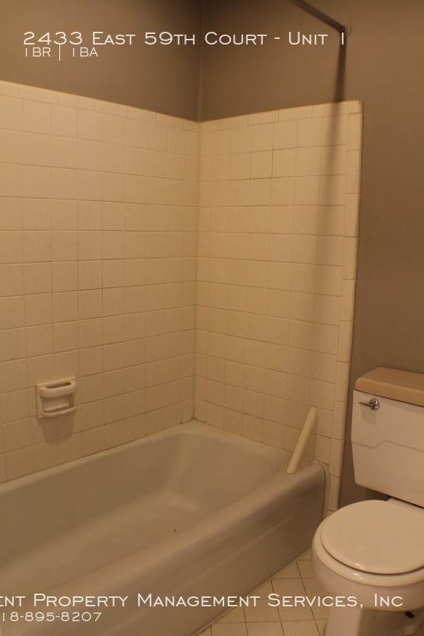 Building Photo - 1 Room Efficiency apartment