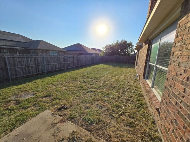 Building Photo - 710 Meadow Springs Dr