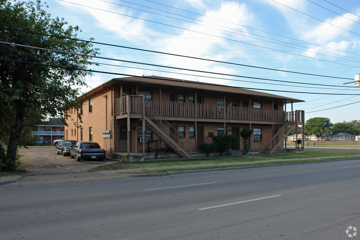 Primary Photo - Majic I Apts