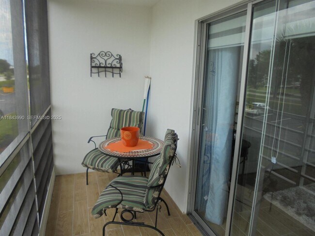 Foto del edificio - 400 Brighton J