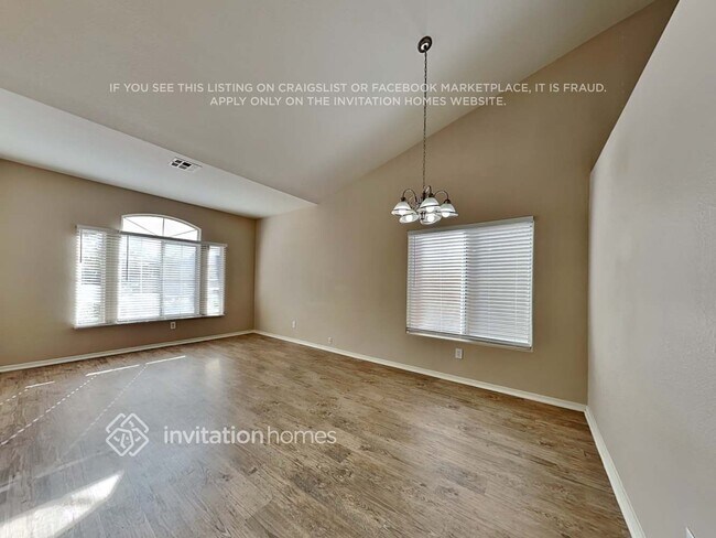 Building Photo - 2424 Carolina Ct