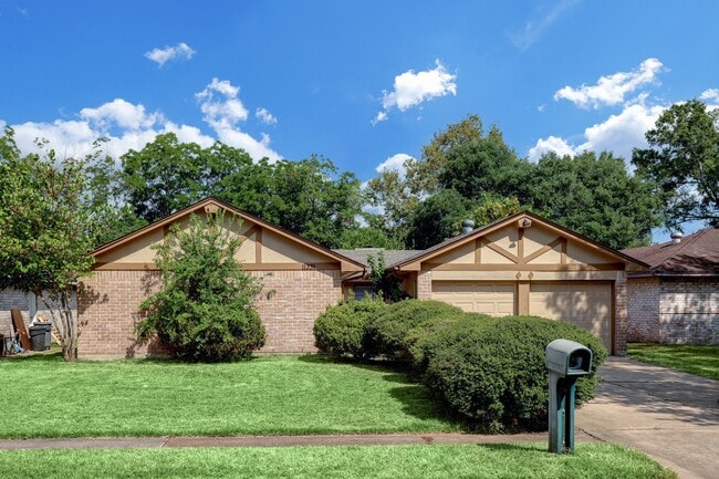 Building Photo - 11331 Rousseau Dr