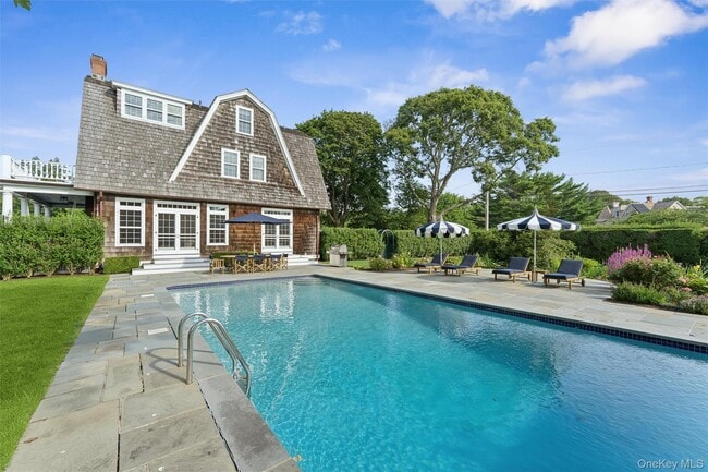 Building Photo - 109 Quogue St