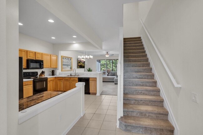 Foto del edificio - Furnished Townhome with Conservation View in The Bay at Cypress Creek!