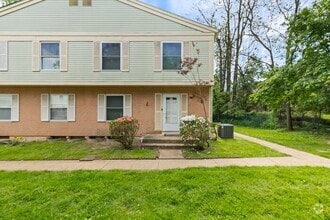Building Photo - 43 Woodenbridge Ct