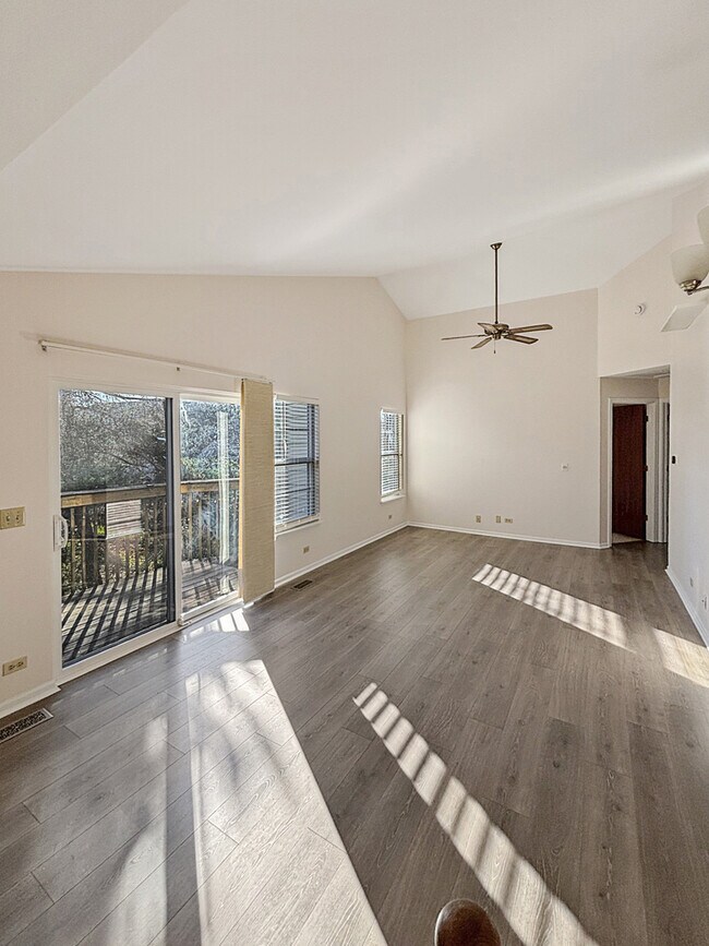 Building Photo - 404 W Hamilton Dr