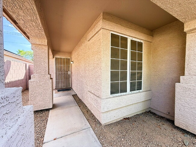 Foto del edificio - Stylish 1-story 1,301 Sq. Ft. House in Inv...
