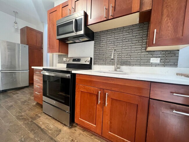 Foto del edificio - Logan Square 2BR with In-Unit Laundry + WiFi