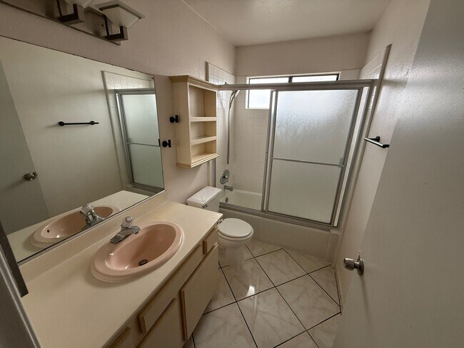 Foto del edificio - 1023 W 20th St