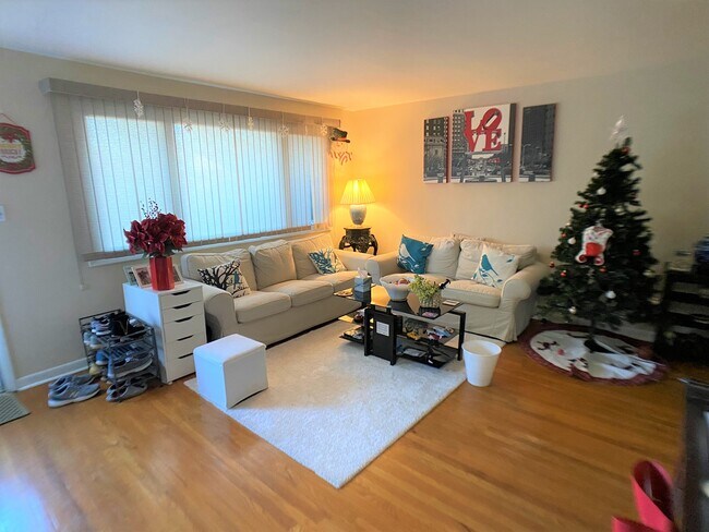 Foto del edificio - 409 Hillside Rd