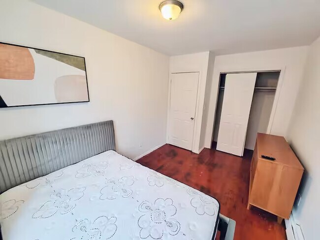 Foto del edificio - Furnished room/NOT APARTMENT