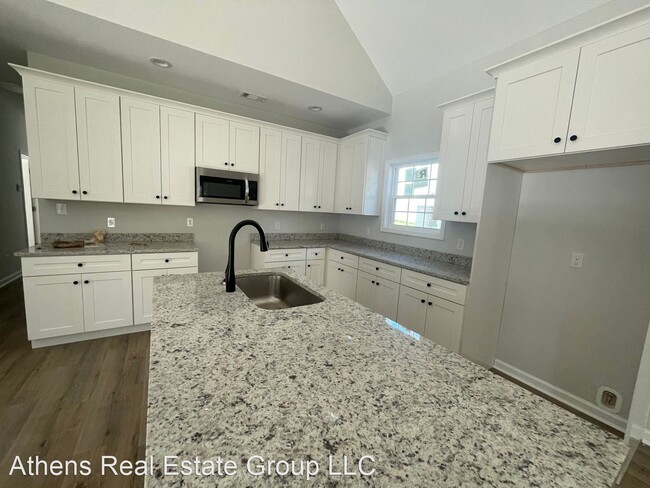Foto del edificio - 5 br, 3 bath House - 896 Waddell Street