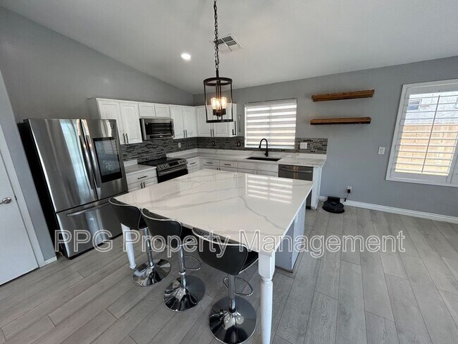 Foto del edificio - 2020 S 66th Ln