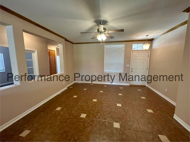 Building Photo - Charming 4 Bed/2 Bath NW Bakersfield Home ...