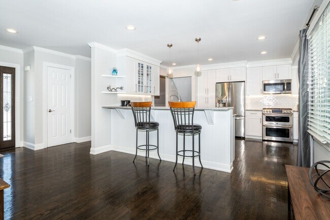 Building Photo - Beautiful 3BD 3BA home in Rye Brook!