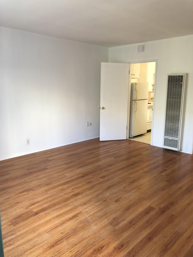 Foto del edificio - 241 E Cedar Ave