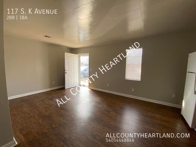 Building Photo - MOVE IN SPECIAL! Newly Updated 2bd/1 bath ...
