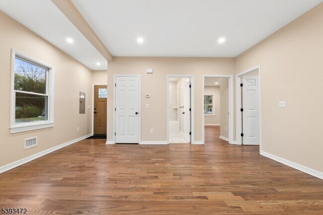 Foto del edificio - 937 Ringwood Ave