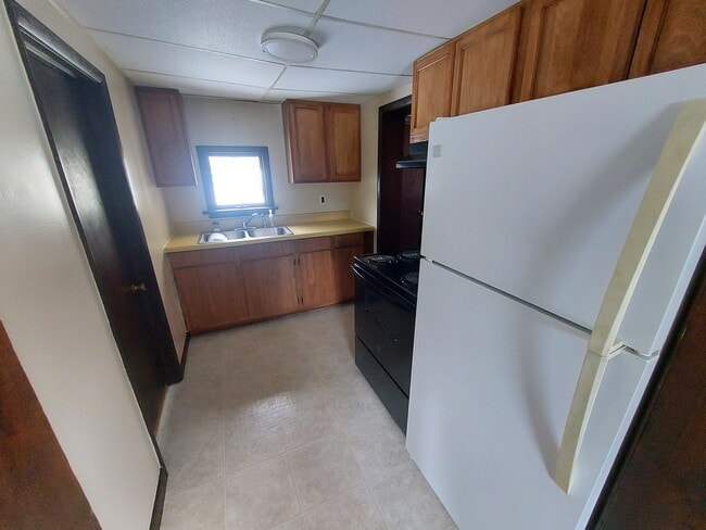 Kitchen - 410 S Geyers Church Rd