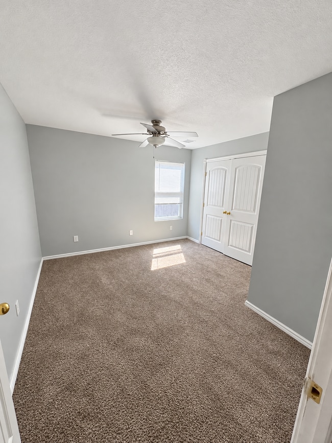 Building Photo - 1137 N Estelle St
