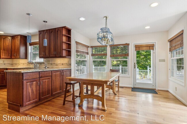 Building Photo - 5 br, 3.5 bath House - 11041 Snowshoe Lane
